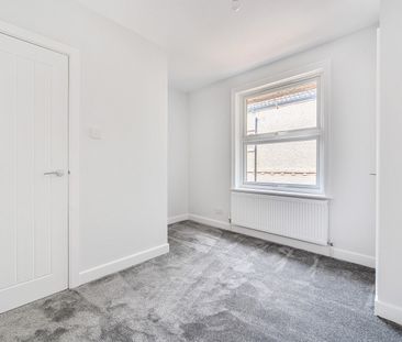 4 bedroom detached house to rent - Photo 5