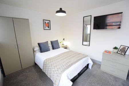 2 bedroom ground floor flat to rent - Photo 2