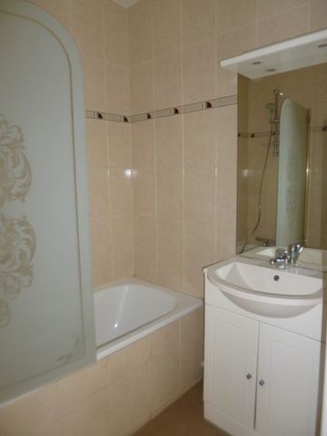 Location Appartement 4 pièces 66m² - Photo 4