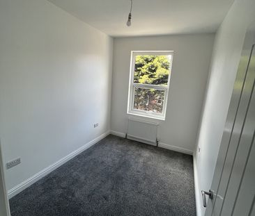 4 Bed Terraced House, Barkly Grove, LS11 - Photo 2