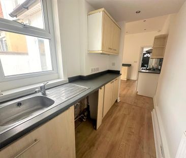 4 bedroom terraced house to rent - Photo 2