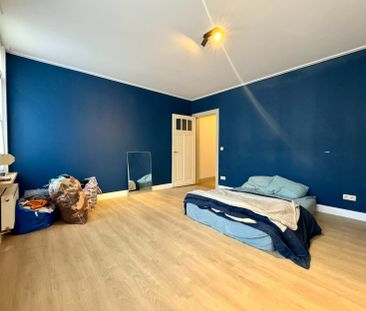 Charmante rijwoning met authentieke herenhuiselementen nabij het ce... - Photo 2