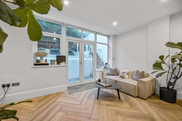 Earls Court, Earls Court, SW5 - Photo 1