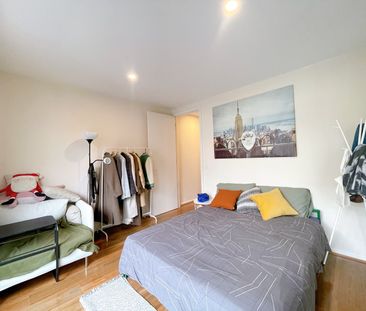 Charming Three-Bedroom Townhouse for Rent in Bundoora - Photo 3