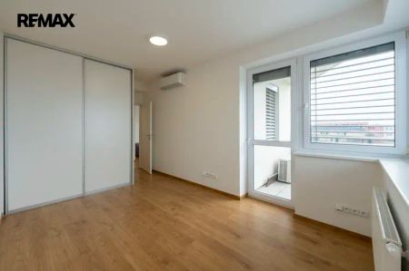 Pronájem luxusního bytu 2+kk, se dvěma prostornými balkóny a výhledem na Zlín - Fotografie 5