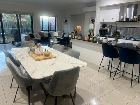 Sunshine West - Photo 3