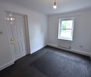 2 bedroom Flat in Flat 4, Leeds - Photo 1