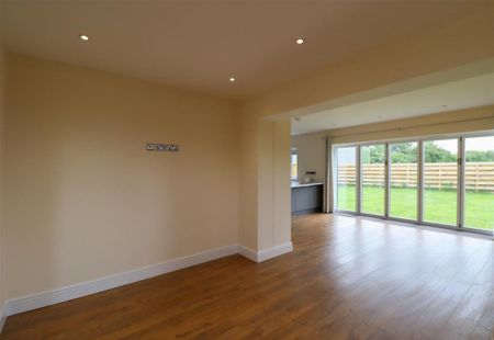 4 bedroom detached house to rent - Photo 2