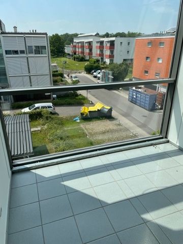 Charmante 3 Raum Wohnung im 2 Stock ohne Lift mit Balkon. Ein Tiefgaragenplatz ist der Wohnung zugeteilt. - Photo 4