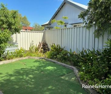 2 BEDROOM TOWNHOUSE IN THE HEART OF MACQUARIE FIELDS - Photo 6