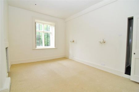 4 bedroom semi-detached house to rent - Photo 4