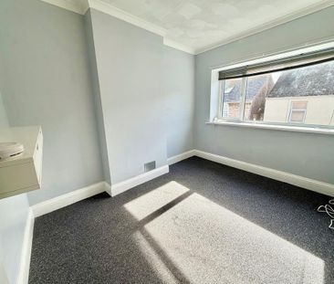 2 bedroom end of terrace house to rent - Photo 3