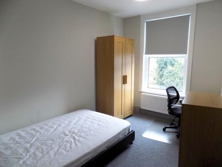 4 bedroom terraced house to rent - Photo 5