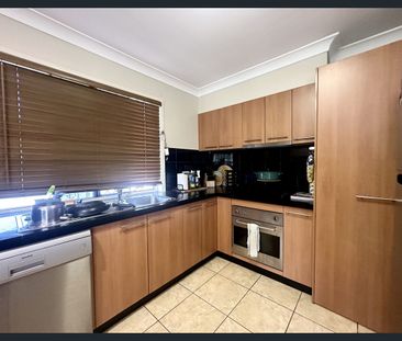 Three bedroom charming rental in Southport - Photo 5