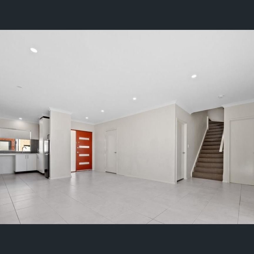 3x2x2 house in a highly sought suburb - Photo 1