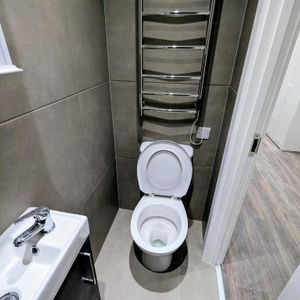 House share to rent - Photo 2