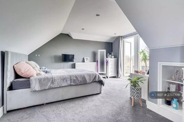 1 bedroom in a house share to rent - Photo 1