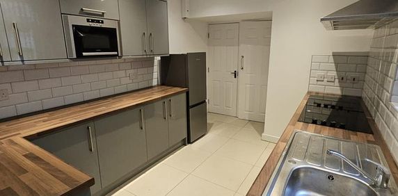 1 bedroom in a house share to rent - Photo 2