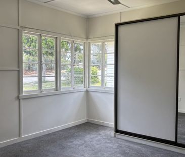 Beautifully Renovated Home in Holland Park - Photo 1