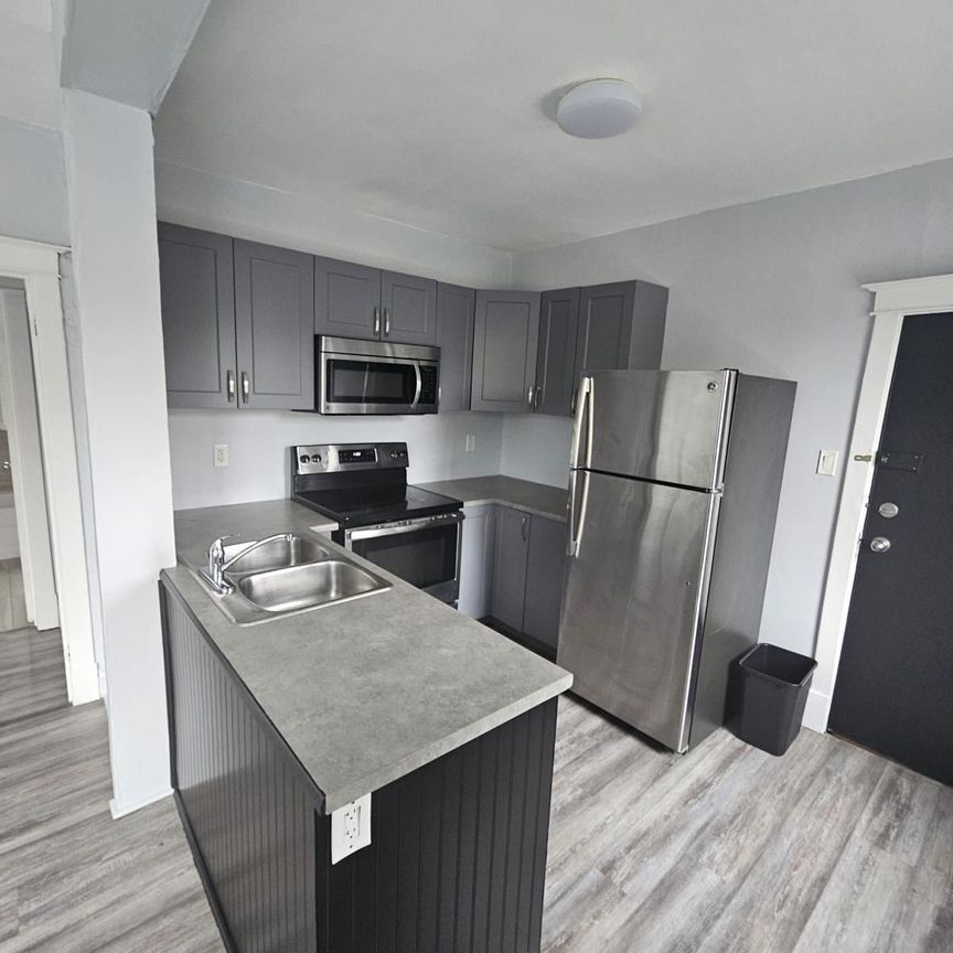 For Lease - 991 Main Street Unit# 5, Hamilton, Ontario - Photo 1