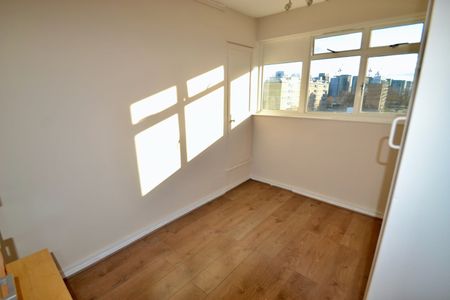 3 Bed Flat, De Quincey House, SW1V - Photo 3