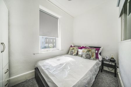Flat to rent - Blackheath Road, Greenwich, SE10 - Photo 4