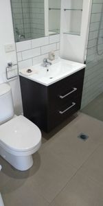 Charming Two-Bedroom Apartment in Prime Takapuna Location - Photo 4