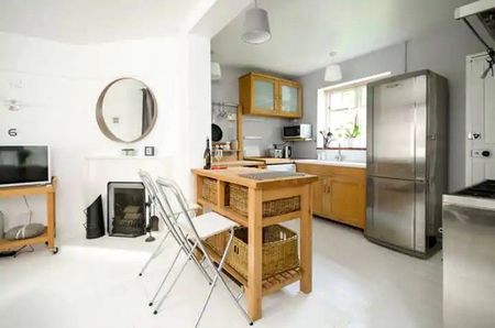 Friars Gate, Guildford, Surrey, GU2 7PQ - Photo 2