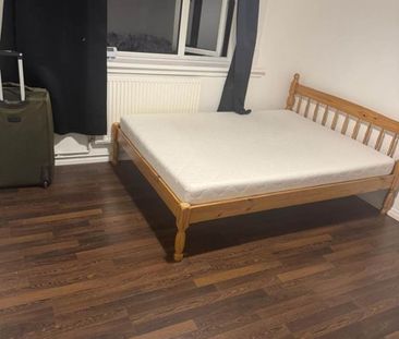 Room in a Shared Flat, Stretford, M32 - Photo 3