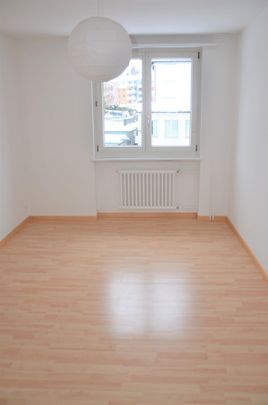 "4-Zimmer-Wohnung an zentraler Lage mit Balkon" - Photo 1