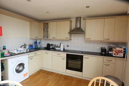 2 bed Apartment for Rent - Photo 2