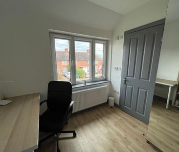 4 bedroom terraced house to rent - Photo 5