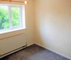 3 Bedroom Semi-Detached House For Rent - Photo 6