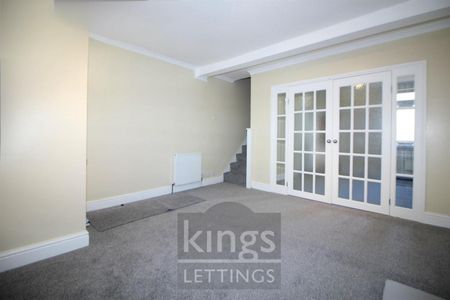 3 Bedroom House - Terraced To Let - Photo 2