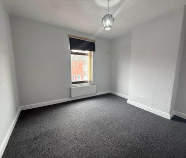 2 bedroom end of terrace house to rent - Photo 4