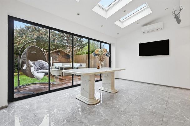 4 bedroom detached house to rent - Photo 1