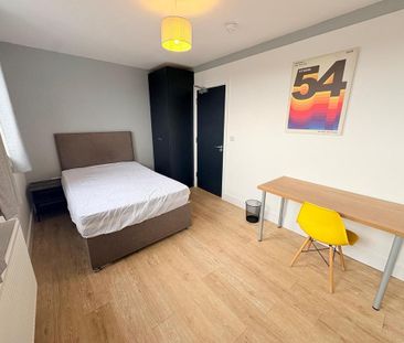 6 bedroom terraced house to rent - Photo 2