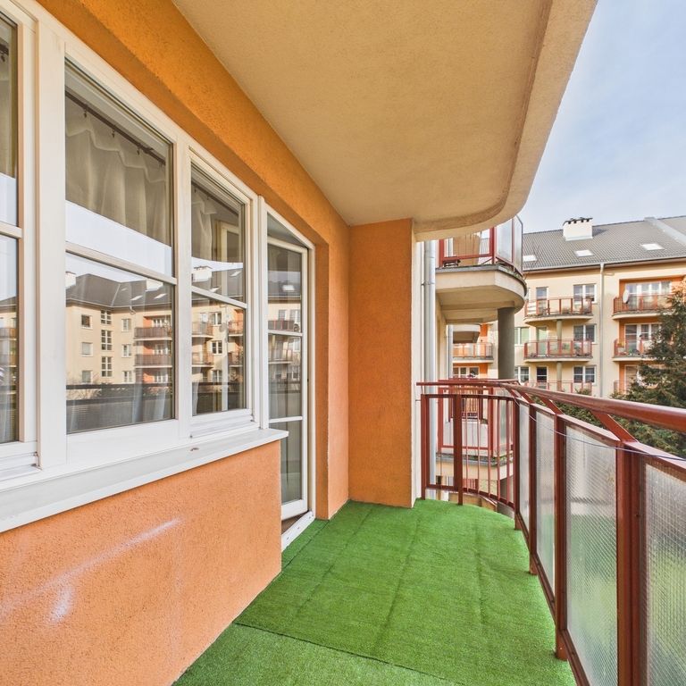 2 pokoje na os. Majowym w budynku z cegły - Фото 1