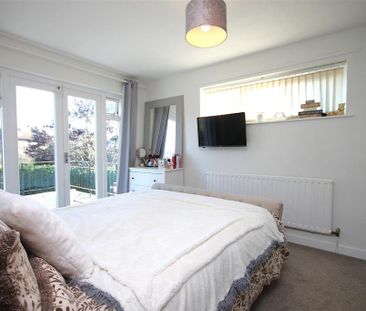 4 bedroom detached house to rent - Photo 3