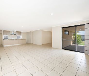 Are You Searching for the Perfect Family Home That Offers Both Space and Convenience&quest; - Photo 1