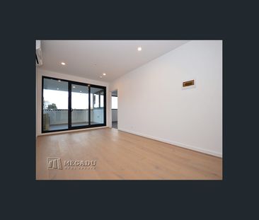 Spacious Apartment with Beautiful Uninterrupted View - Photo 1