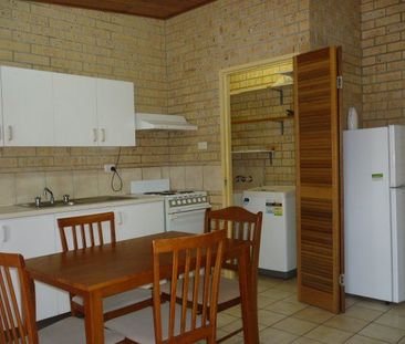 Low-maintenance Unit! - Photo 2