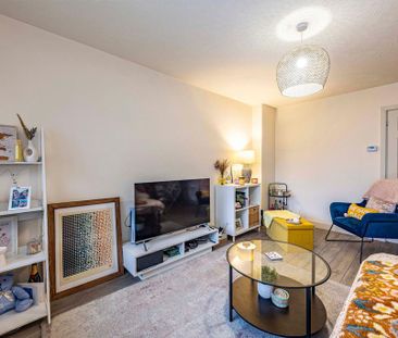 3 bedroom semi-detached house to rent - Photo 5