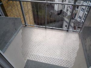 Jößnitzer Str. 151, Wohnung 10 ~~~ Balkon, Badezimmer mit Wanne, Abstellraum im Treppenhaus, Abstellfläche im Spitzboden - Foto 4