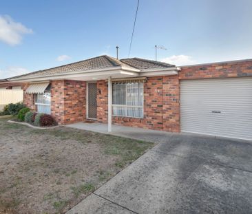 TIDY LOW MAINTENANCE TWO BEDROOM TOWNHOUSE IN WENDOUREE - Photo 6