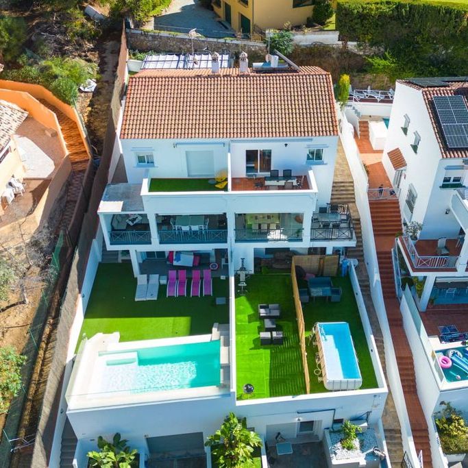 Luxury penthouse for rent in Marbella Del Este, Andalusia - Photo 1