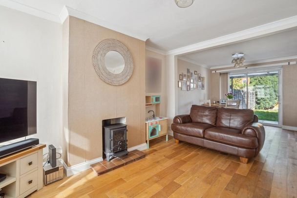 4 bedroom semi-detached house to rent - Photo 1