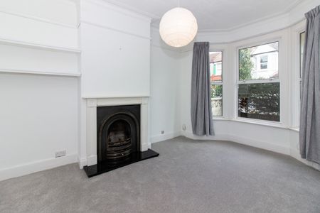 4 Bed Terraced House, Boscombe Road, SW17 - Photo 3