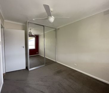 Positioned perfectly in Altona Meadows - Photo 3