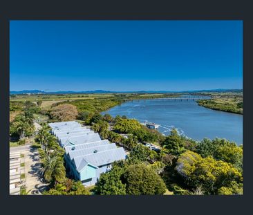 Great location with water views! - Photo 4